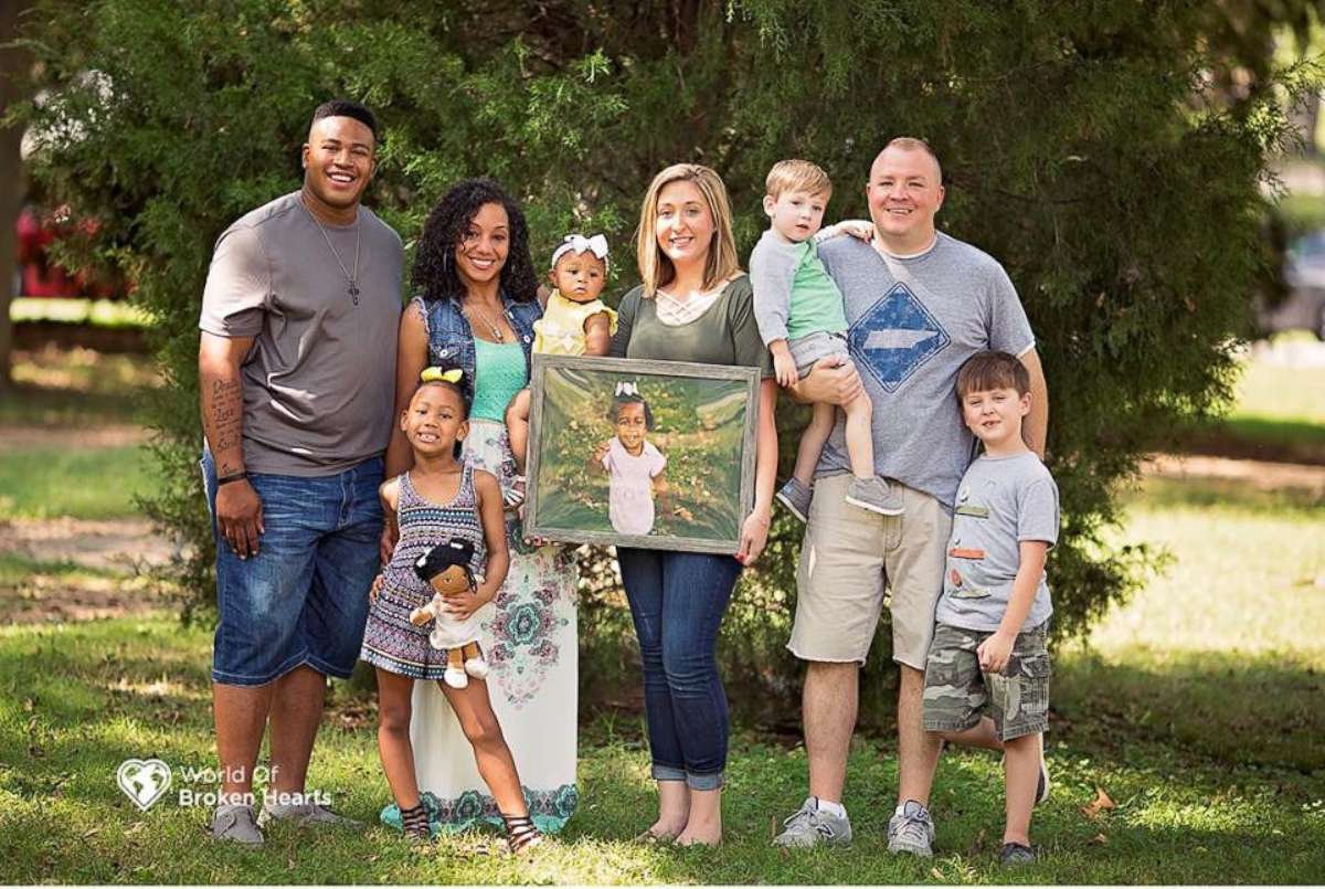 PHOTO: From l-r, Brandon Wilcox and Lacey Tiara Wilcox of Avon, Ind. stand alongside their children Alanna, 5, and Averie, 1, as they meet Angela and Mike Perkins and their sons Brayden, 6, and Mason, 2, on Sept. 25, 2017, at Centennial Park in Nashville.