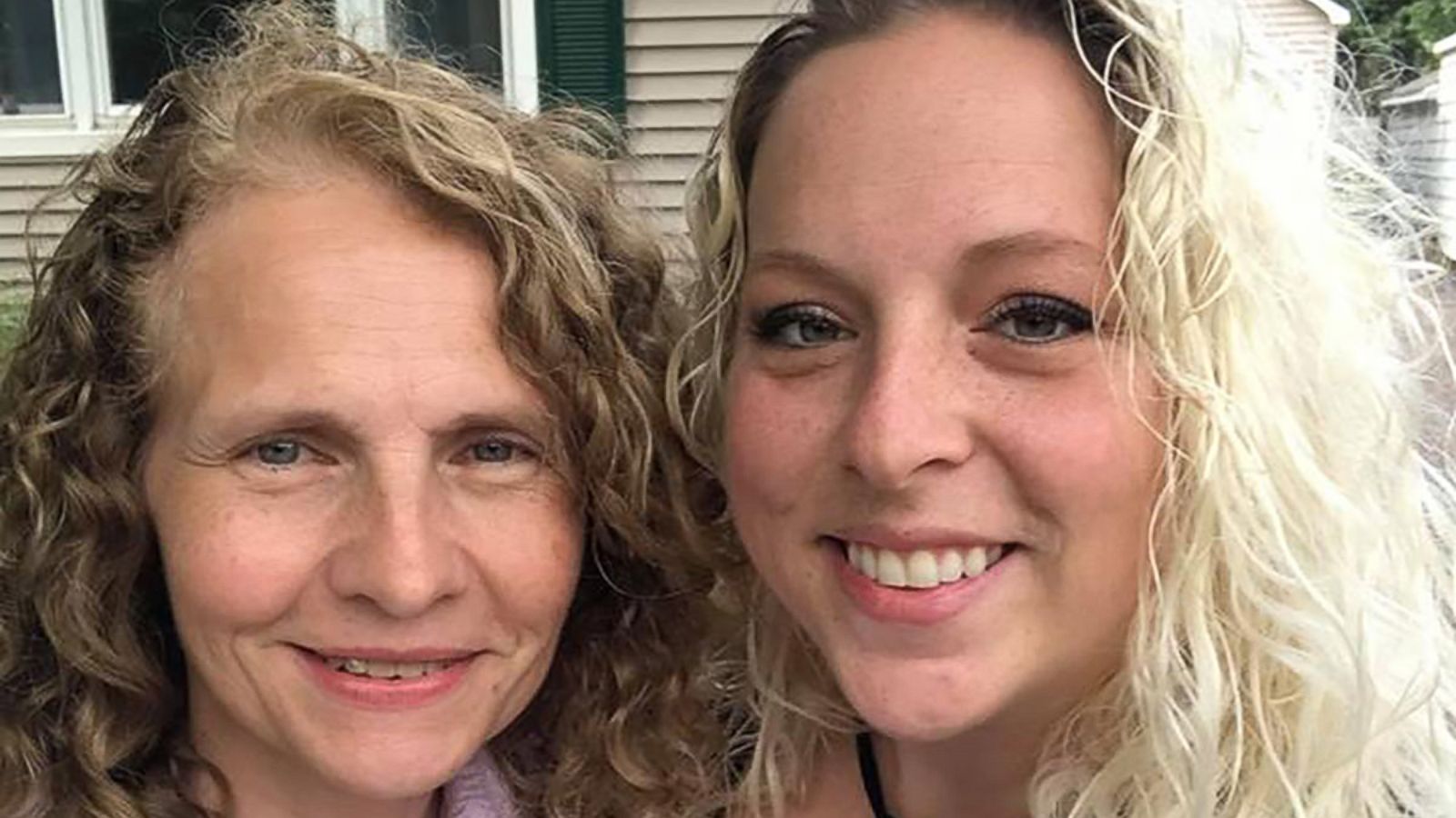 PHOTO: Hillary Harris, 31, poses with her long-lost sister, Dawn Johnson, 50, after they learned they lived next door to one another in Wisconsin.