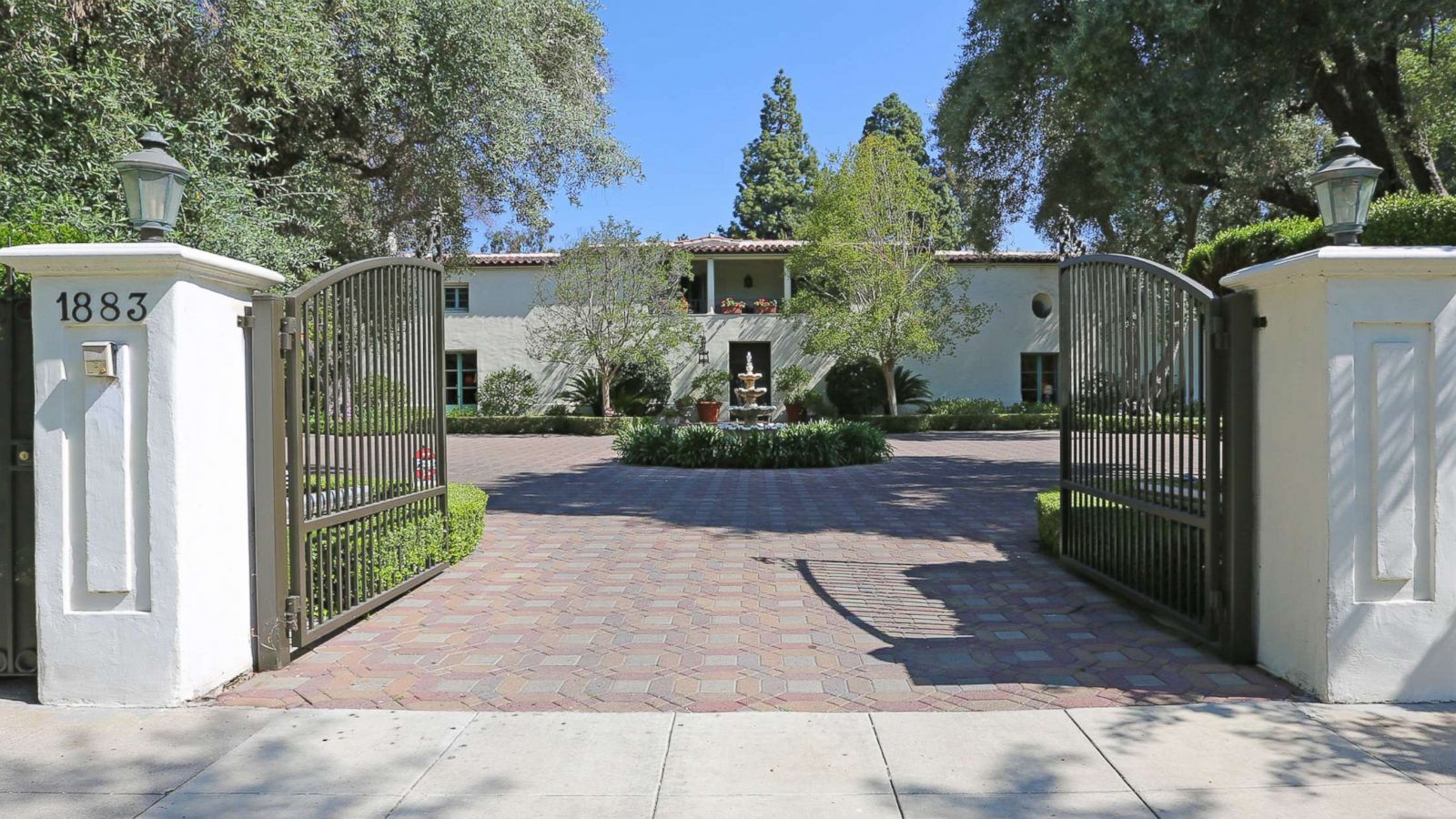 PHOTO: The home seen in the movie "The Holiday" is for sale for $11.8 million.