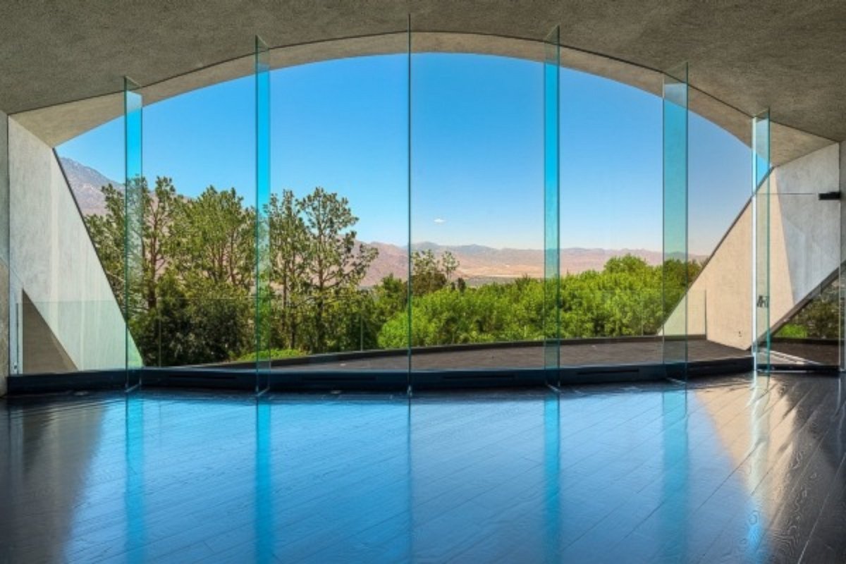 PHOTO: Bob Hope's former Palm Springs' home, which recently sold for $13 million, was known as his "UFO house