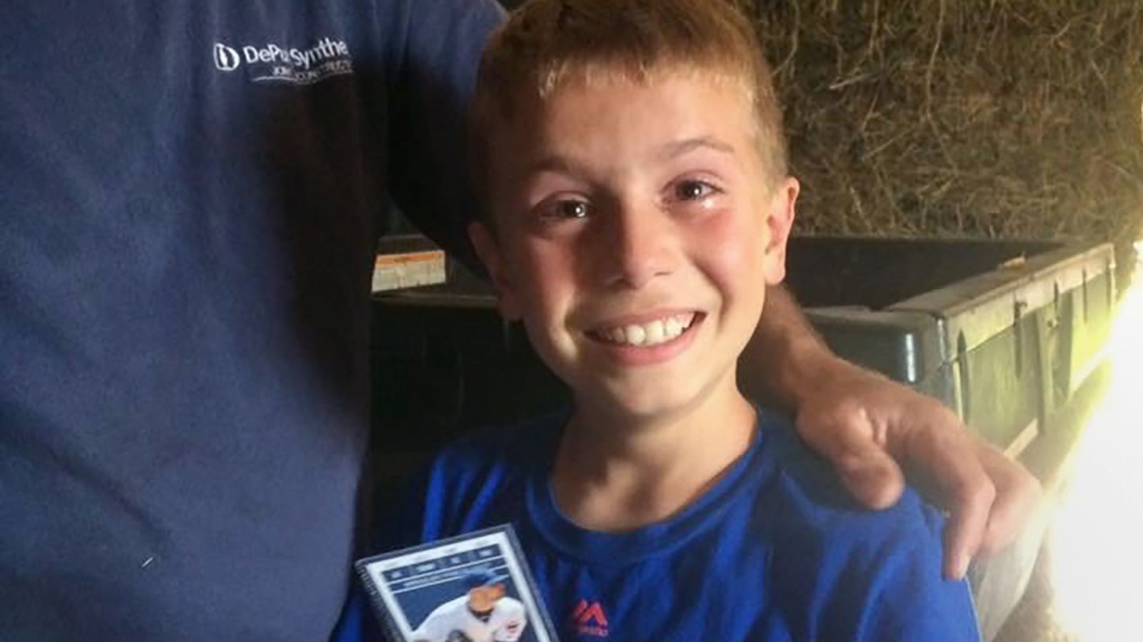 Cubs fan dad teaches young son about throwing back HR balls at Wrigley