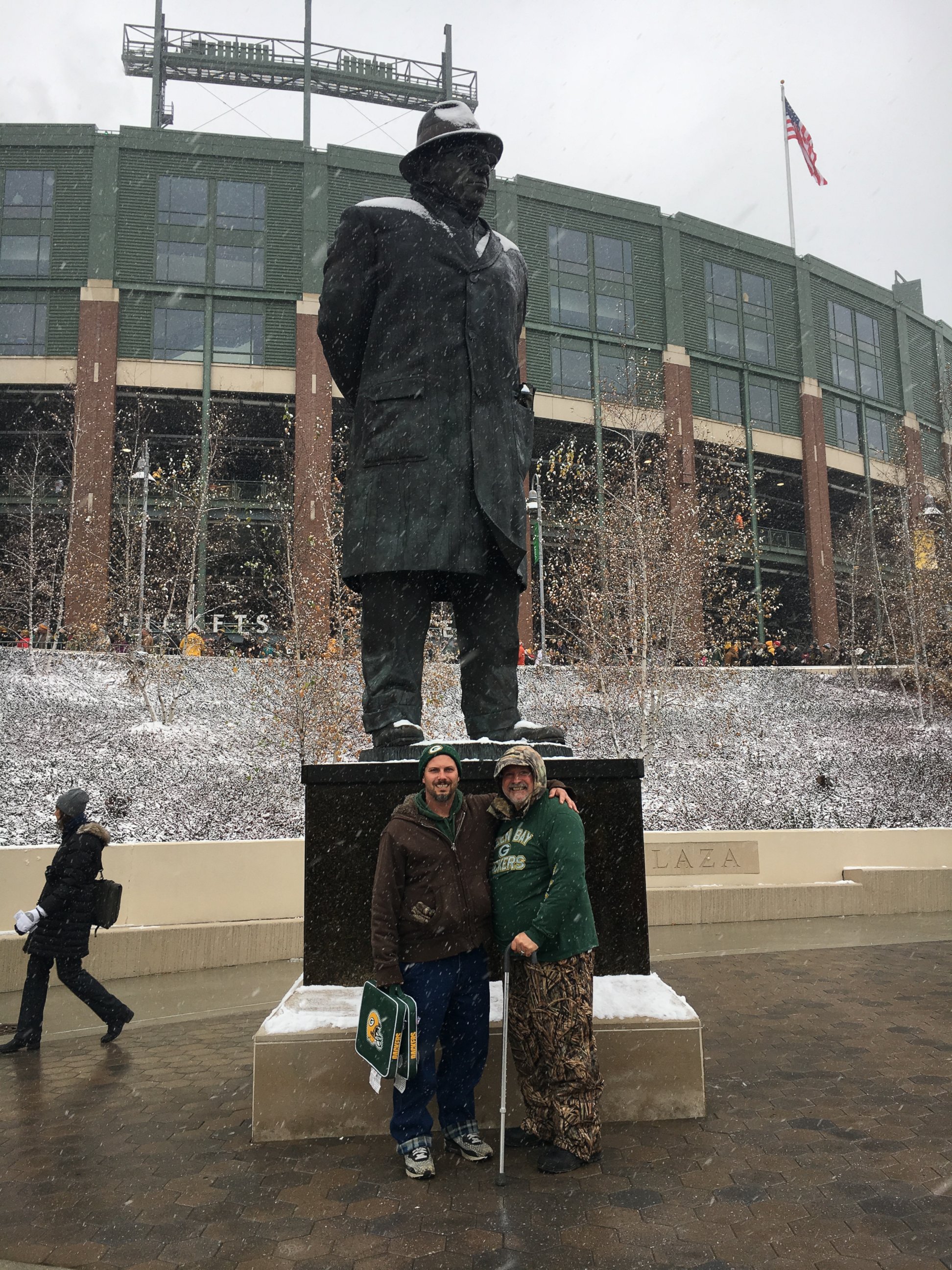 PHOTO: Rich Nowakowski, of Hartland, Wisconsin, was shocked when the construction crew near his house gifted him with Packers tickets, $400 in cash and special team gear.