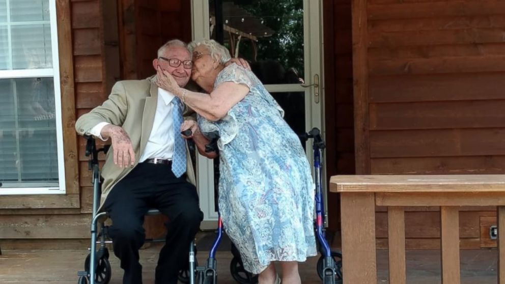 PHOTO: Paul Miller serenaded his wife Imogene Miller with Bing Crosby's "Let Me Call You Sweetheart" at their 70th anniversary celebration.