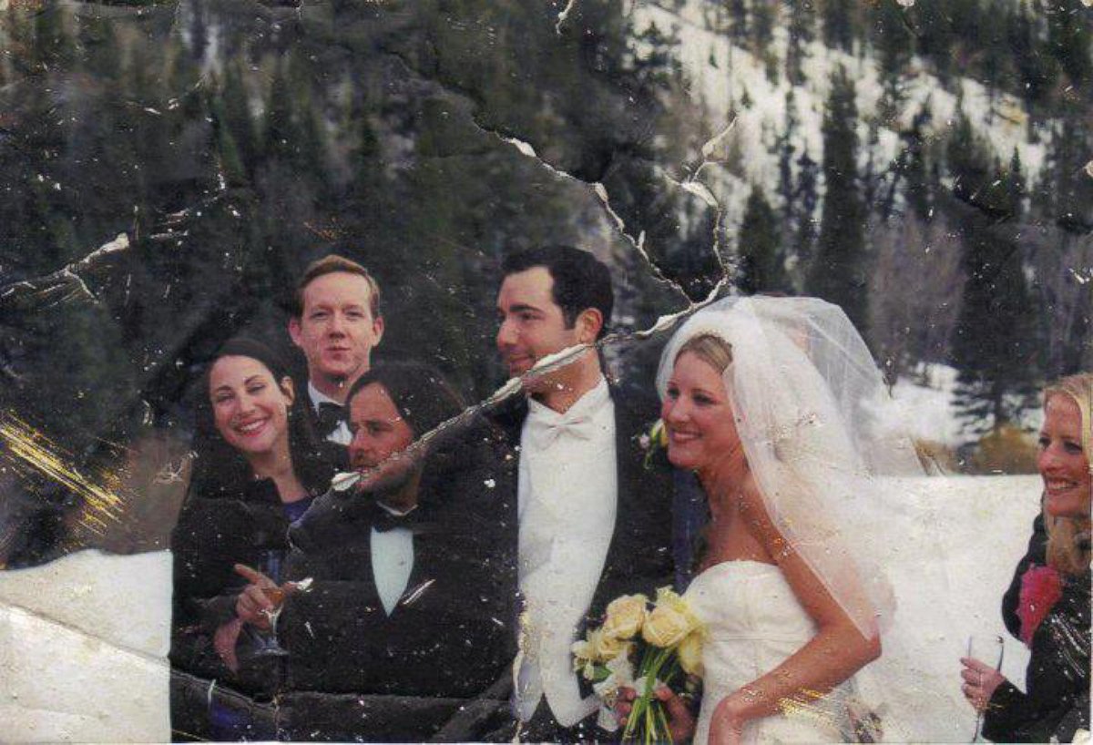 PHOTO: Woman posts 9/11 wedding photo found at Ground Zero on Twitter each year hoping to find its owner.