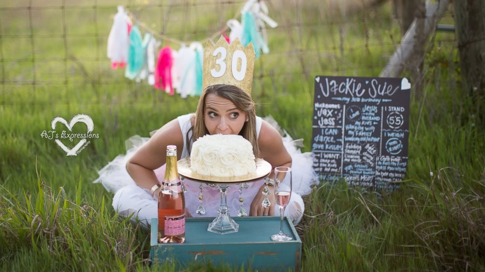 Woman has a 'Dirty 30' cake smash photoshoot to celebrate her birthday |  Daily Mail Online