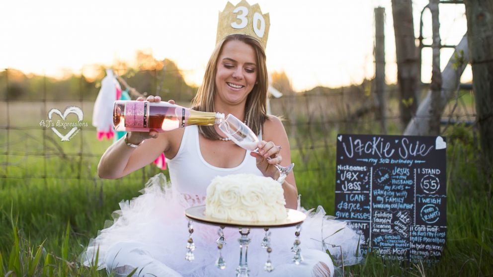 Holly Turns 30! Grown Up Cake Smash. Toledo Ohio Photography. — Rebecca  Trumbull Photography