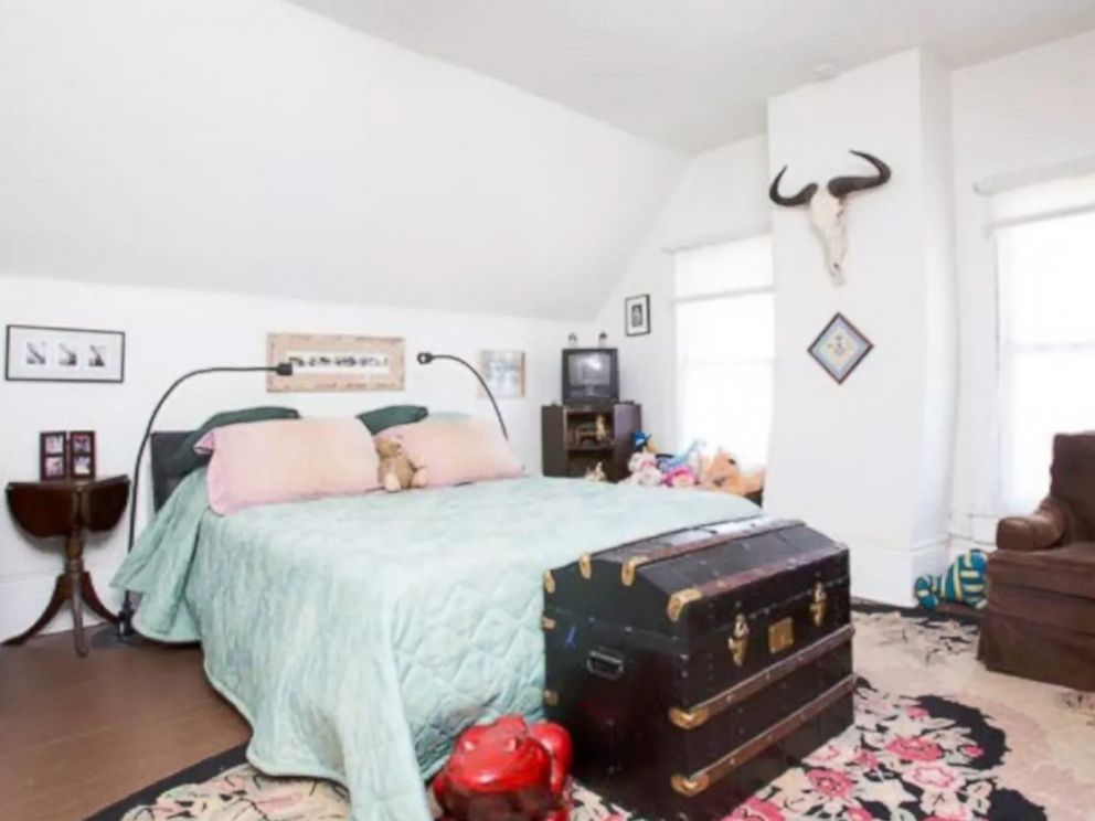 PHOTO: A listing for a haunted Airbnb bedroom in New Orleans, Louisiana.