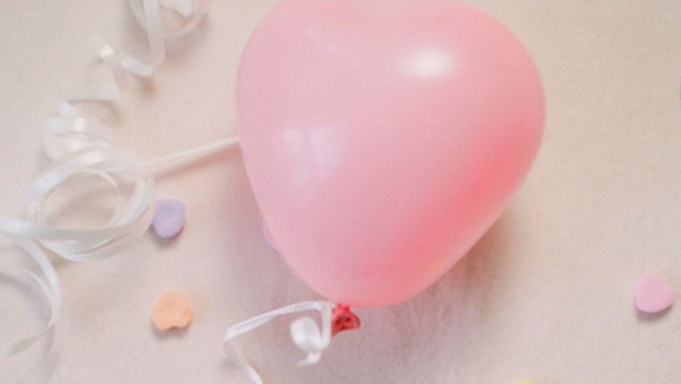 how to make heart with balloons 
