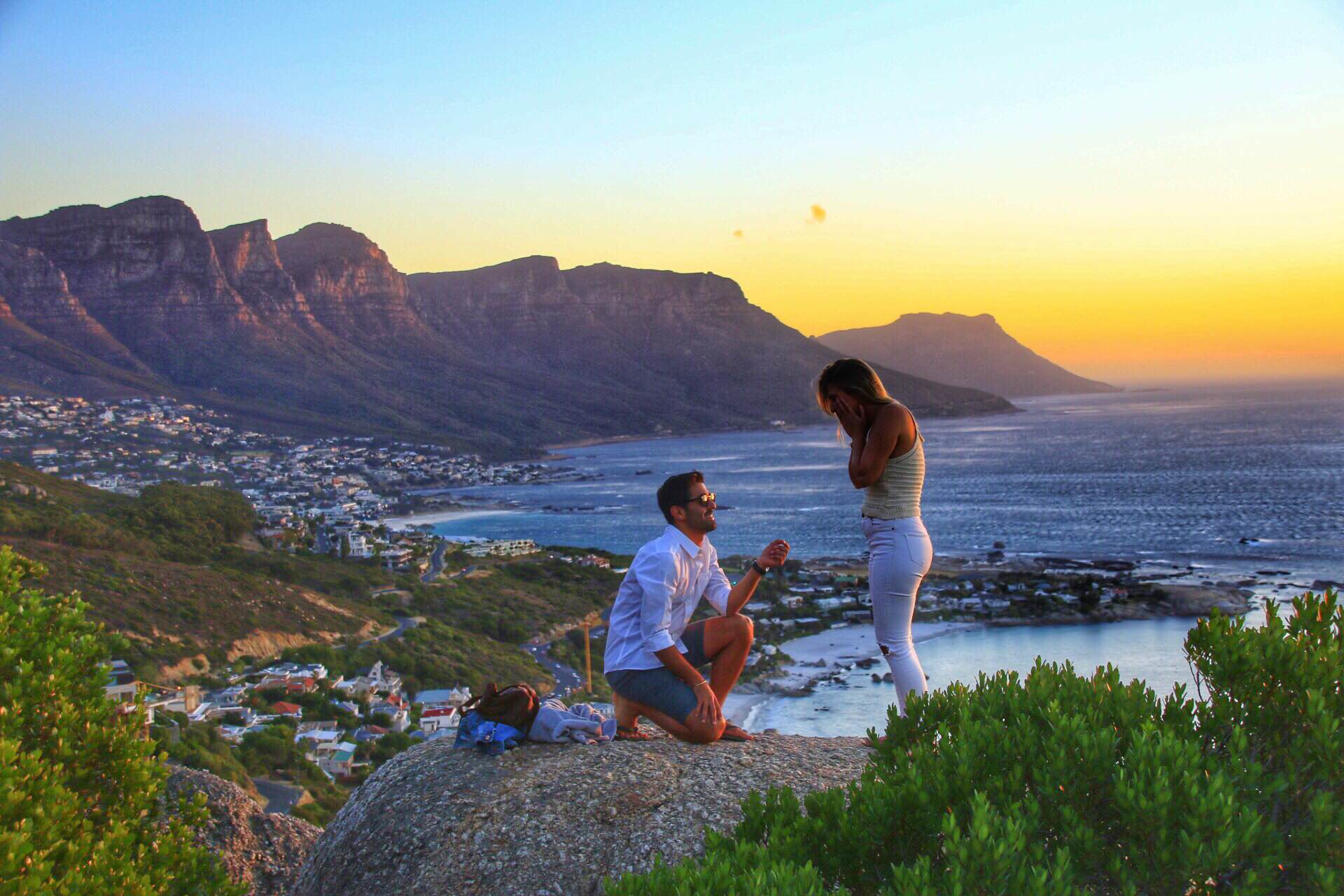 PHOTO: Man Films Breathtaking Sunset Proposal on Glistening Cape Town Hilltop 