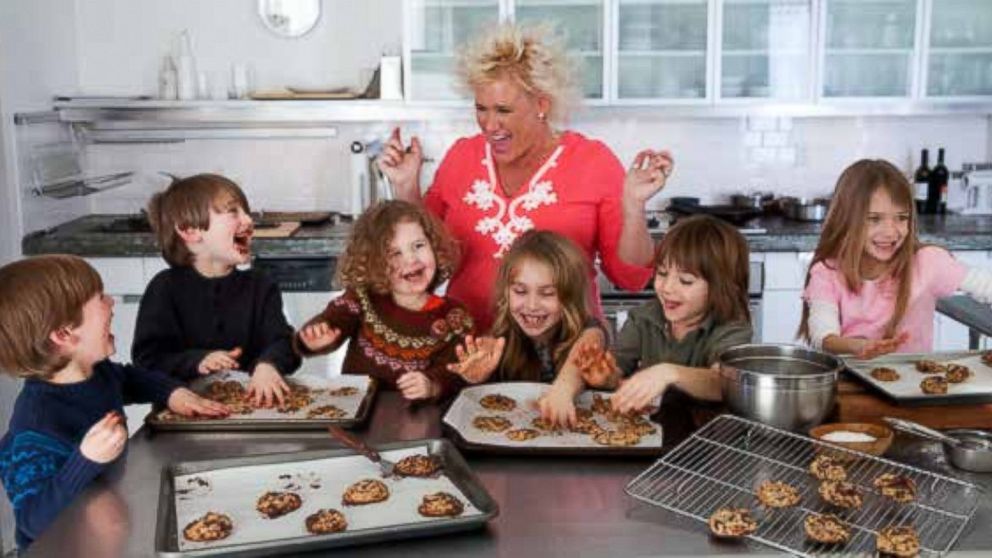 PHOTO: Anne Burrell making her Chocolate Chunk Oatmeal Cookies.