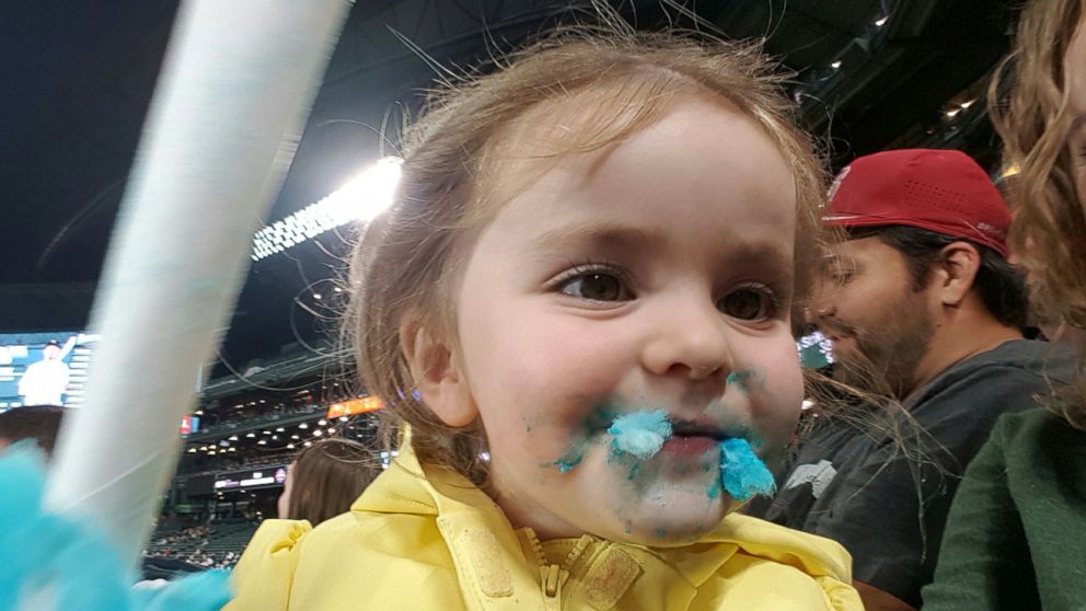 PHOTO: Little Girl Loses Her Mind Over Her Cotton Candy at Seattle Mariners Game 