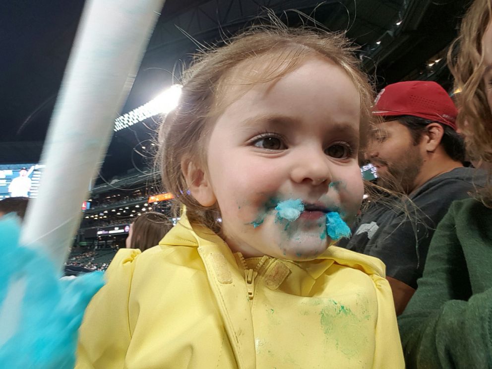 PHOTO: Little Girl Loses Her Mind Over Her Cotton Candy at Seattle Mariners Game 