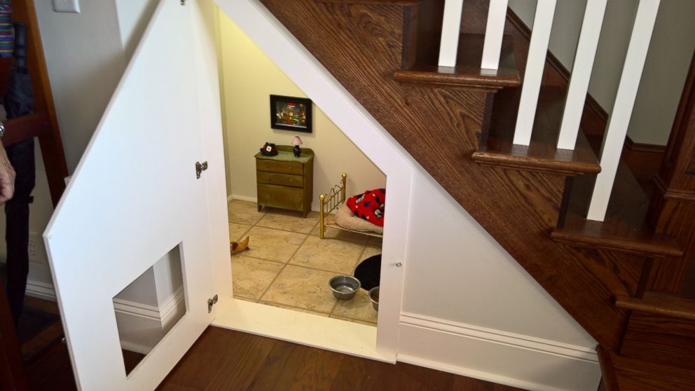PHOTO: Chihuahua Has His Very Own Bedroom Under Woman’s Stairs With Bed, Oil Painting