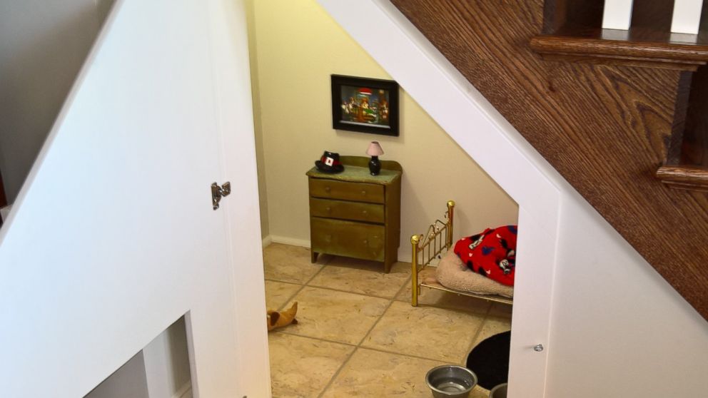 PHOTO: Chihuahua Has His Very Own Bedroom Under Woman’s Stairs With Bed, Oil Painting