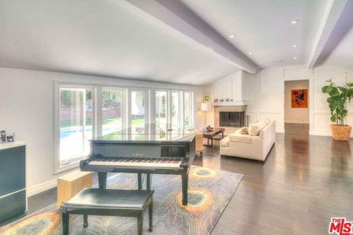 PHOTO: The living area inside Drake's new Hidden Hills, California property.