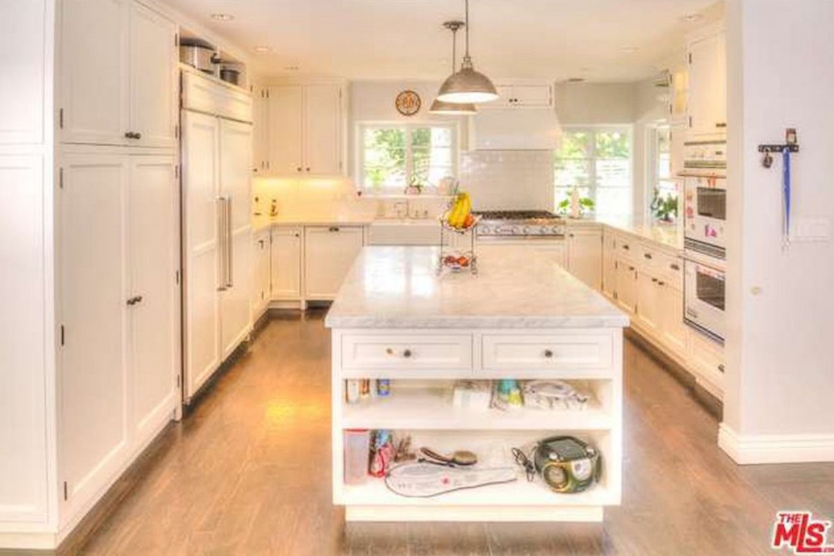 PHOTO: The kitchen inside Drake's new Hidden Hills, California property.