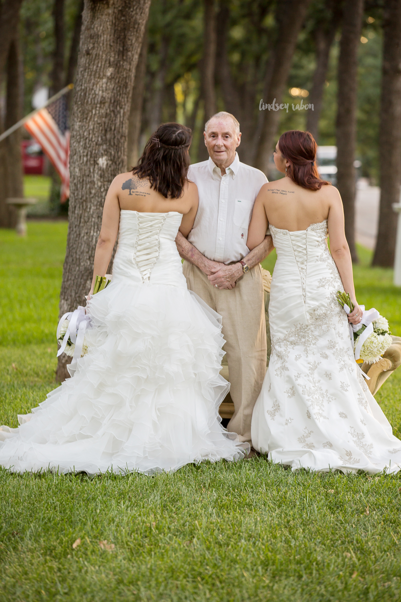 PHOTO: Twin sisters Sarah and Becca Duncan took wedding photos with their ailing dad Scott long before they're set to walk down the aisle.