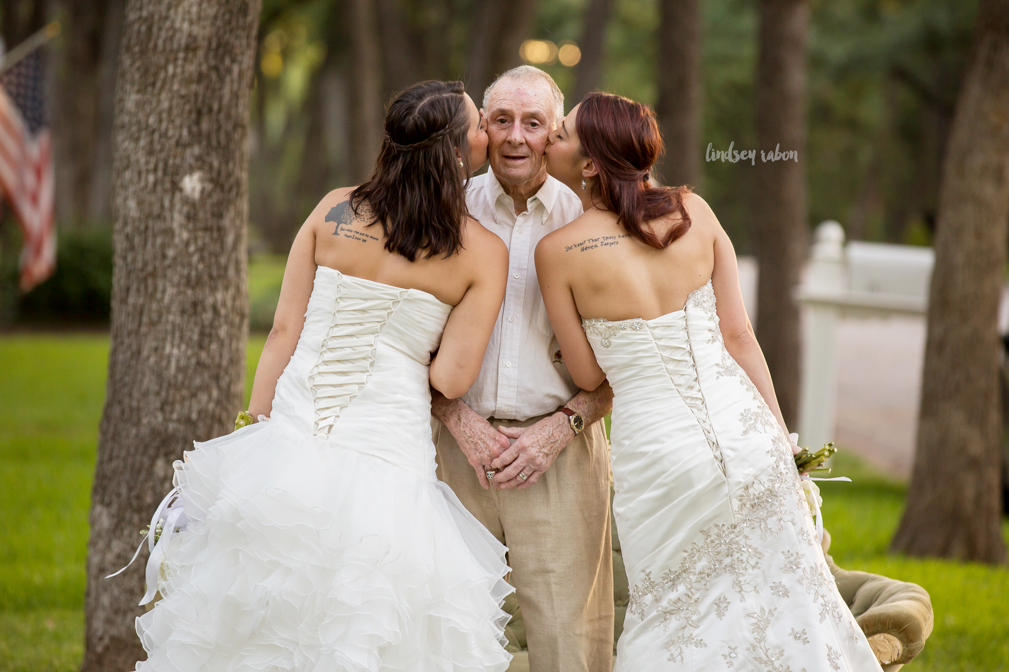 PHOTO: Twin sisters Sarah and Becca Duncan took wedding photos with their ailing dad Scott long before they're set to walk down the aisle.