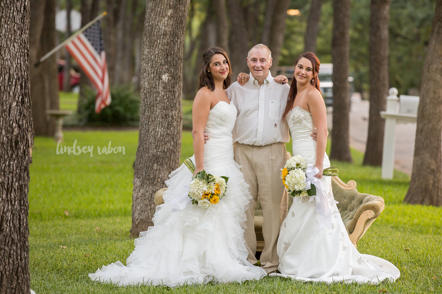 PHOTO: Twin sisters Sarah and Becca Duncan took wedding photos with their ailing dad Scott long before they're set to walk down the aisle.