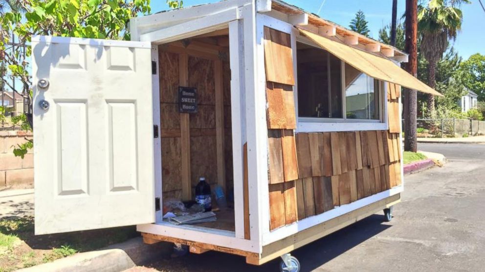 Elvis Summers built a small house for McGee less than one month ago. 