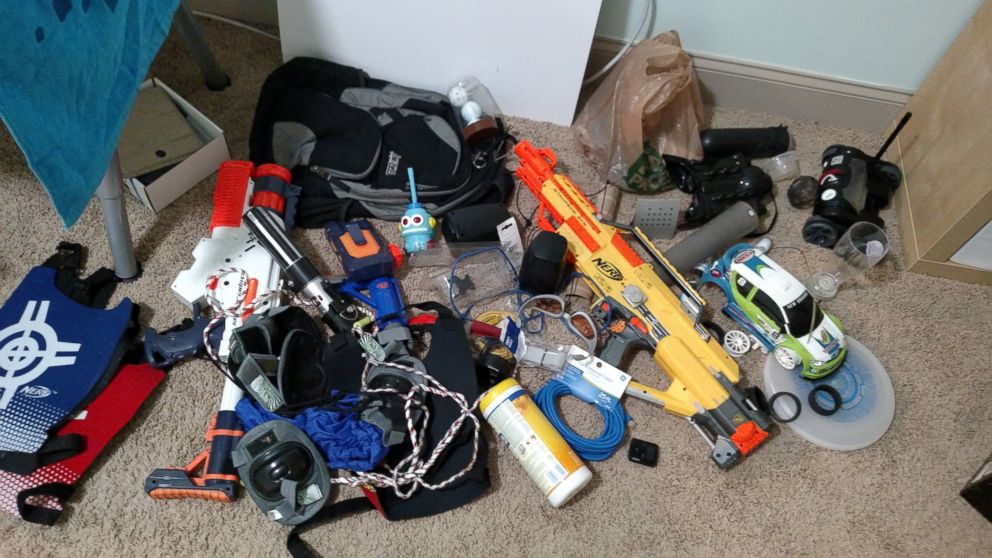 PHOTO: Dad Who Built Epic DIY ‘Ghostbusters’ Proton Pack Prepares for Premiere 