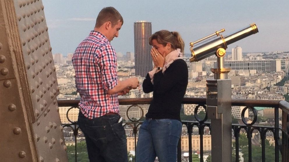 PHOTO: Jenifer Bohn is searching for a couple who's engagement at the Eiffel Tower she photographed.