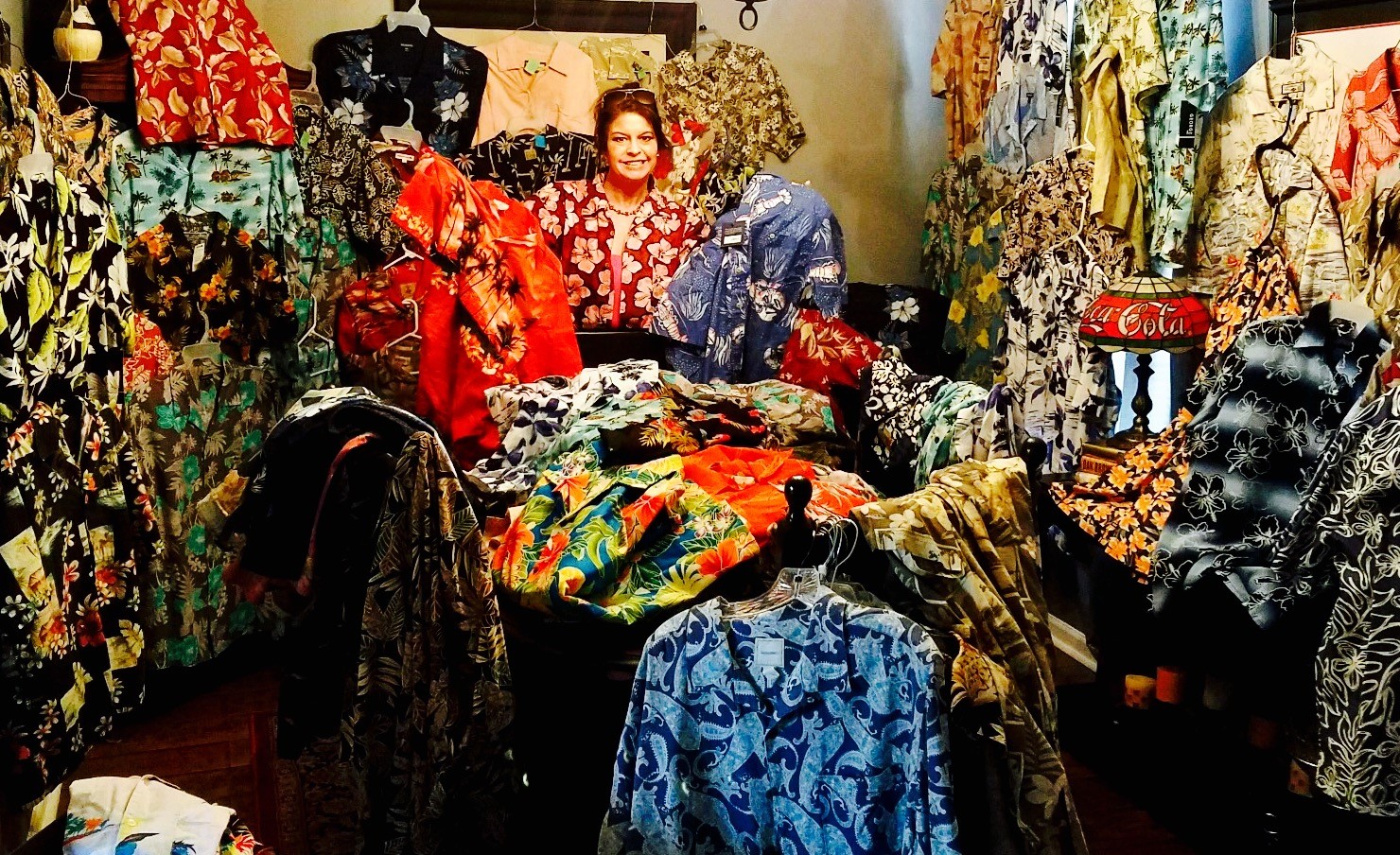 PHOTO: Mom collecting hundreds of Hawaiian shirts for her son, fellow soldiers overseas