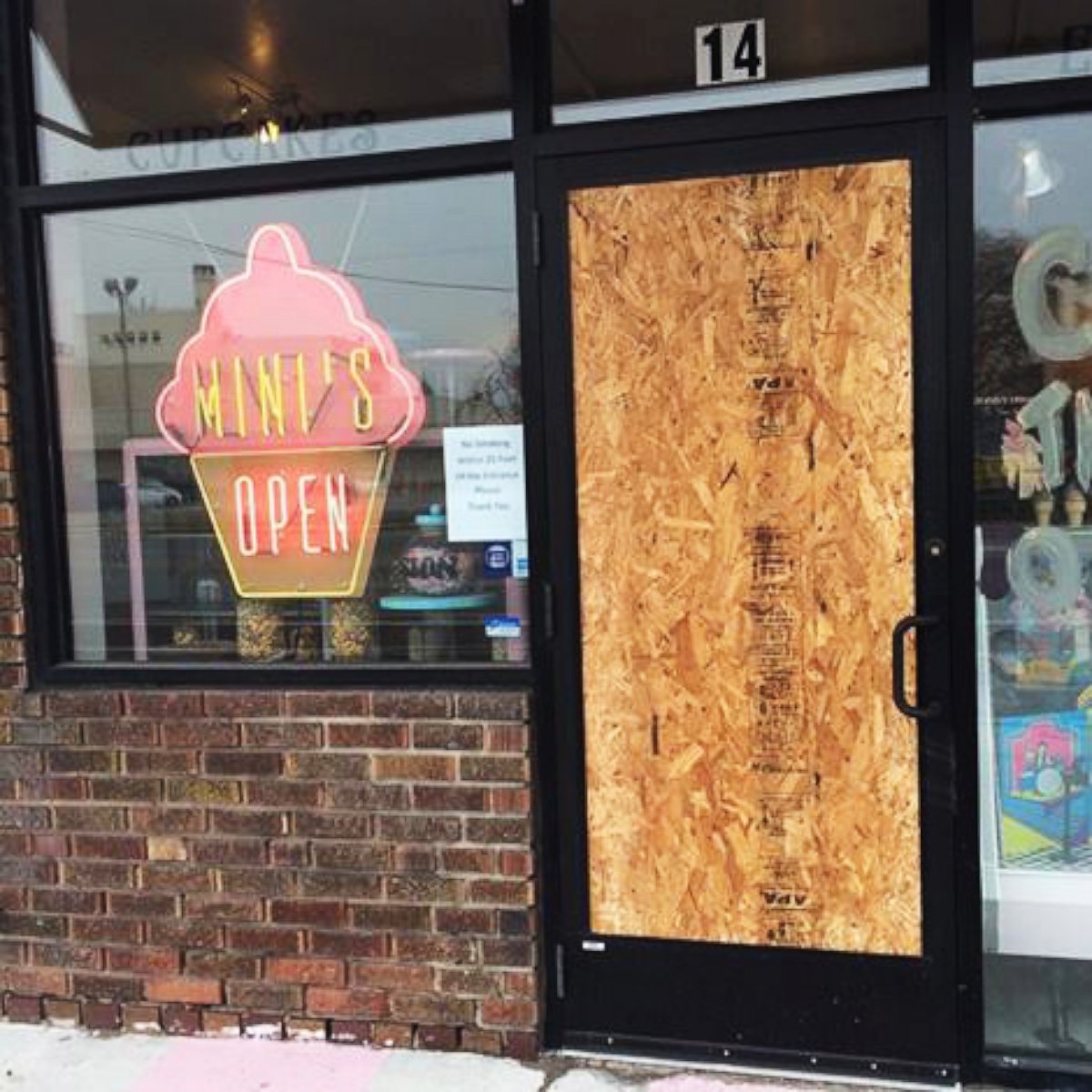 PHOTO: Cupcake store owner Leslie Fiet is being hailed a hero after rescuing 3-year-old Bella Martinez. Mini's Cupcakes, pictured here in a photo posted to Instagram on Jan. 16, 2015, was recently burglarized. 
