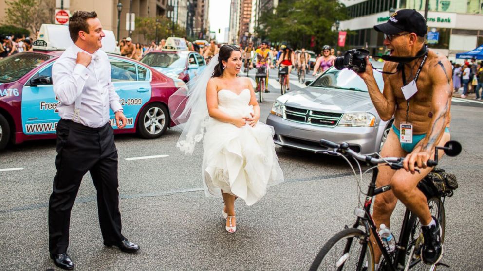PHOTO: Philadelphia couple Blair Delson and Ross Cohen's wedding day coincided with the annual Philly Naked Bike Ride. 