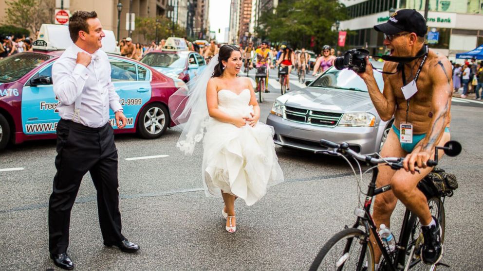 Philadelphia Newlyweds Join Nude Bicyclists in Wedding Photos ABC News