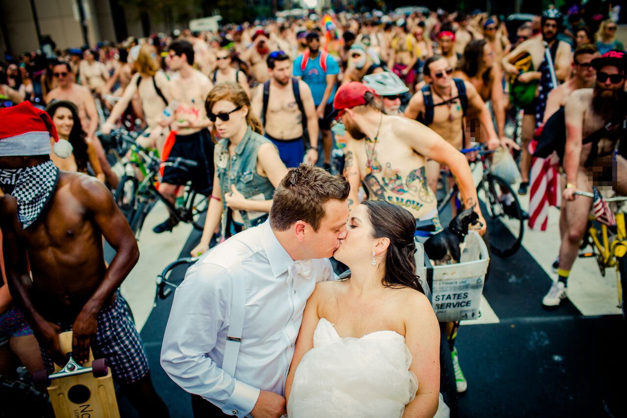 PHOTO: Philadelphia couple Blair Delson and Ross Cohen's wedding day coincided with the annual Philly Naked Bike Ride. 