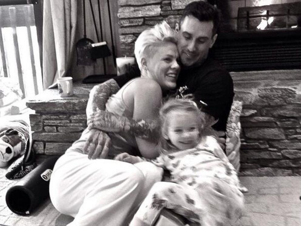PHOTO: Pink posted this image to her Twitter on Dec. 31, 2013 with the caption, "Happy New Year!!!!"
