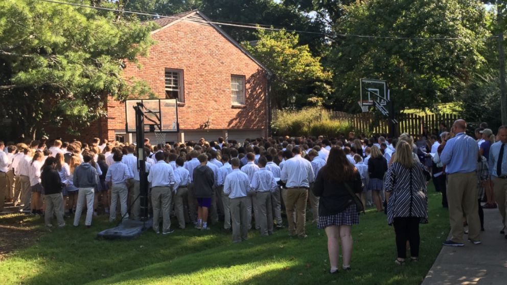 PHOTO: 400 students from Christ Presbyterian Academy in Nashville, Tennessee stood outside the home of teacher Ben Ellis, who is battling an aggressive form of cancer, Sept. 7, 2016. 