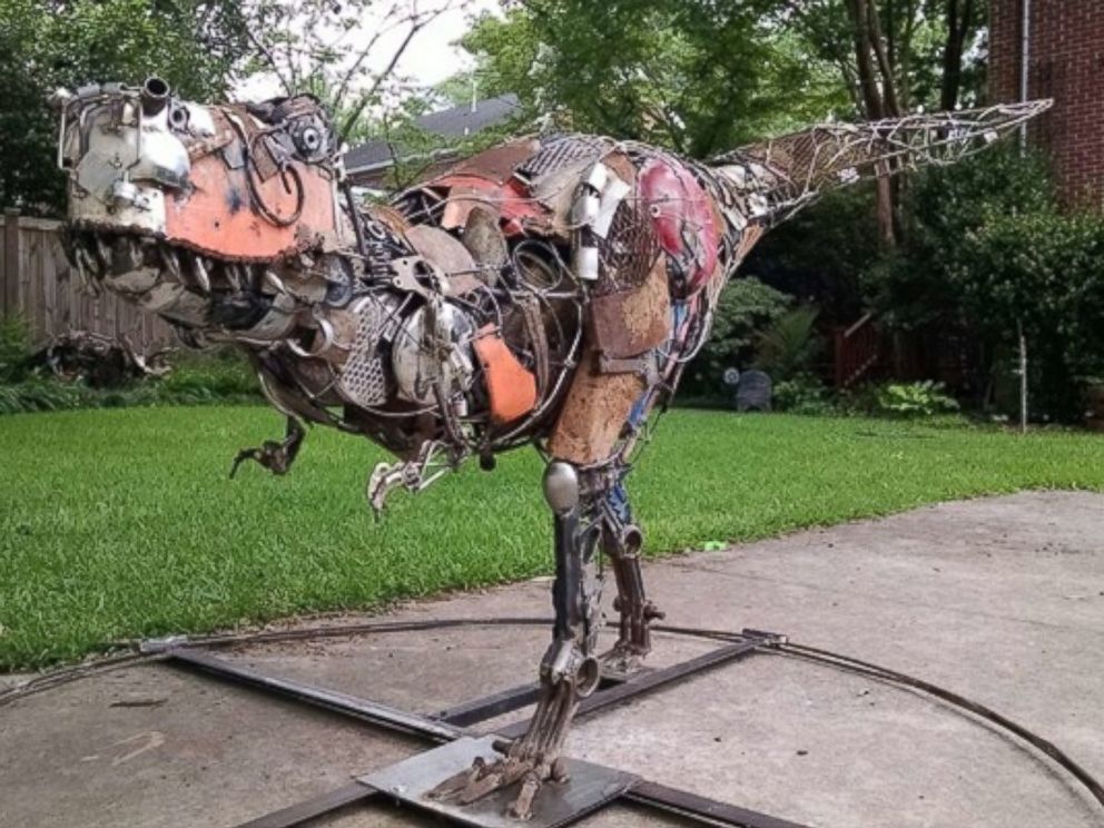PHOTO: Man Turns Sentimental Trash Into Playful Lawn Art Animals 
