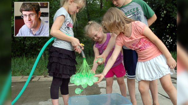 Buitengewoon Leninisme zone Father-of-Eight Creates Genius Water Balloon Invention - ABC News