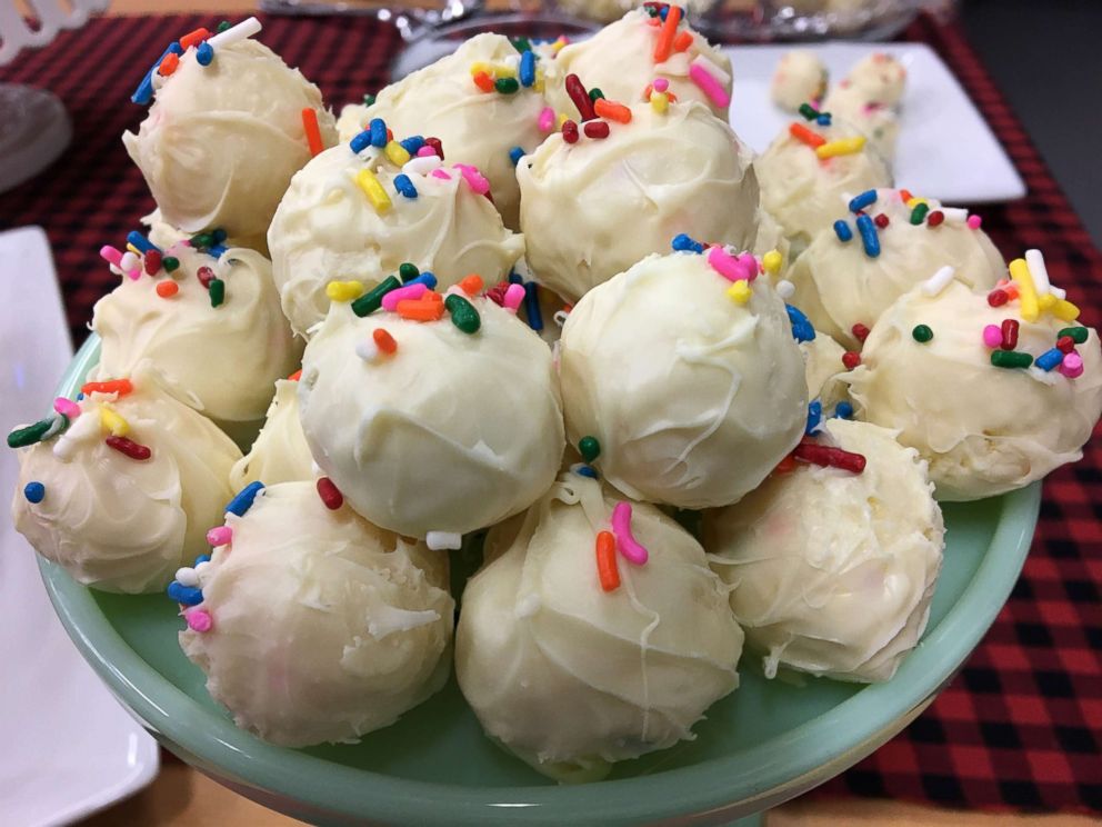 PHOTO: Lifestyle expert Sandra Lee shared her recipe for white chocolate jingle balls.