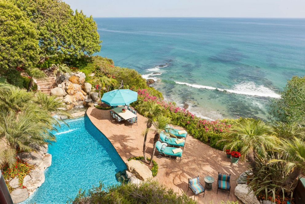 PHOTO: The ocean terrace inside the late Johnny Carson's $81.5 million mansion.