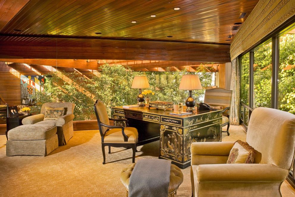 PHOTO: The indoor arboretum inside the late Johnny Carson's $81.5 million mansion.