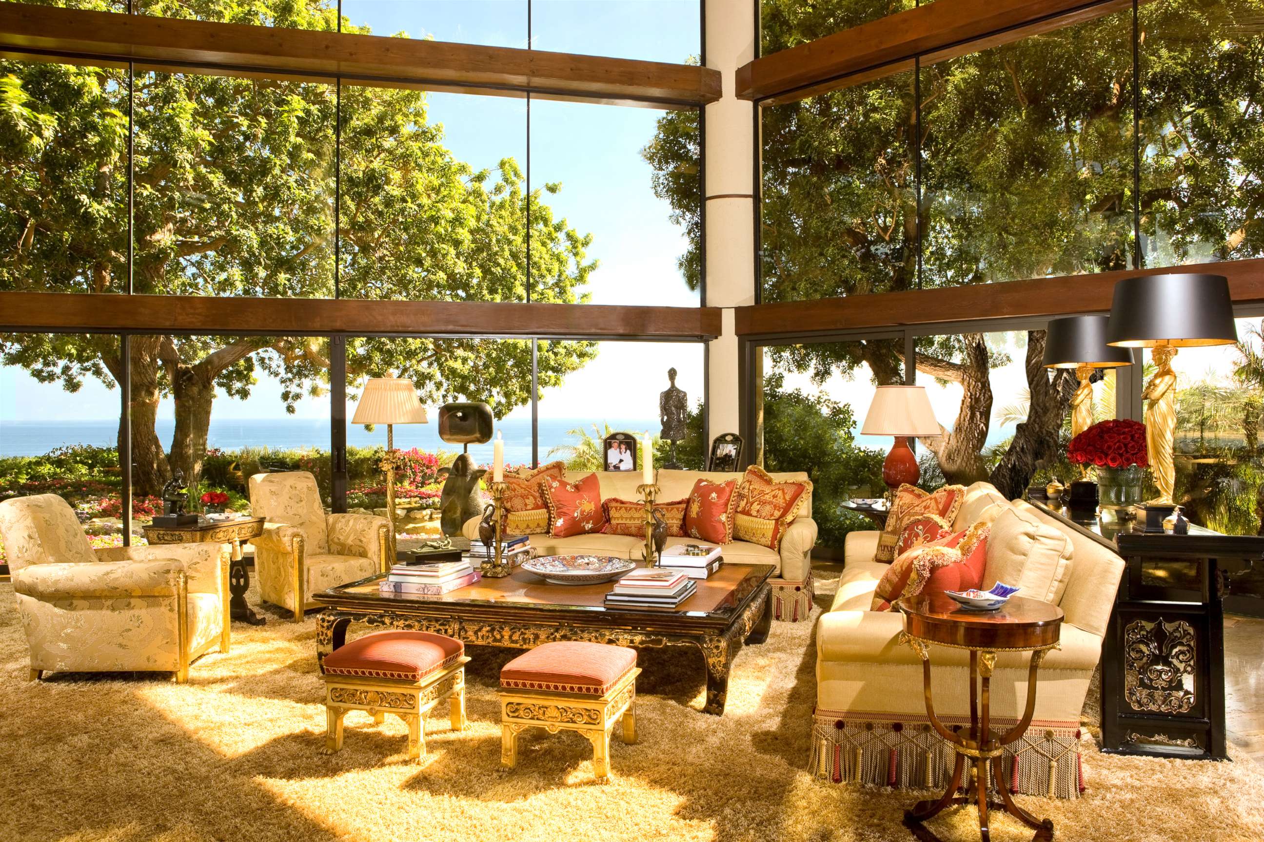 PHOTO: The living room inside the late Johnny Carson's $81.5 million mansion features 30-foot high glass ceilings.