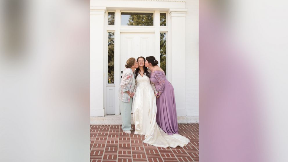 Bride wears 3rd generation wedding dress for a lucky marriage like