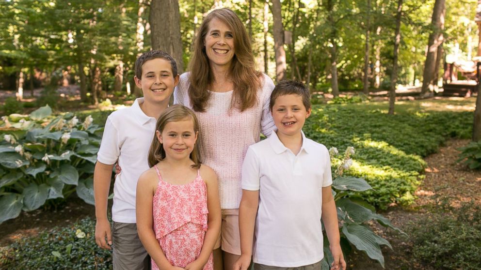PHOTO: Kara Yimoyines seen in an undated photo with her children, Hudson, 11, Vivian and Beckett, both 9, at a family reunion.
