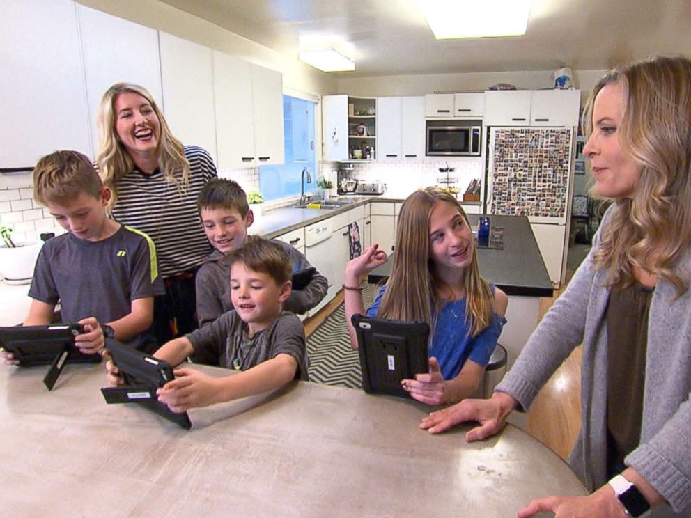 PHOTO: The Harding family of Menlo Park, California, let their four children, 6-year-old Cooper, 9-year-old Spencer, 11-year-old twins Jackson and Kaitlyn, regulate their own screen time for 48 hours.
