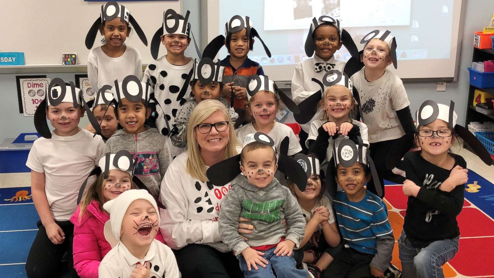 PHOTO: Ashley Taylor, a kindergarten teacher in Texas, is seen with her class.