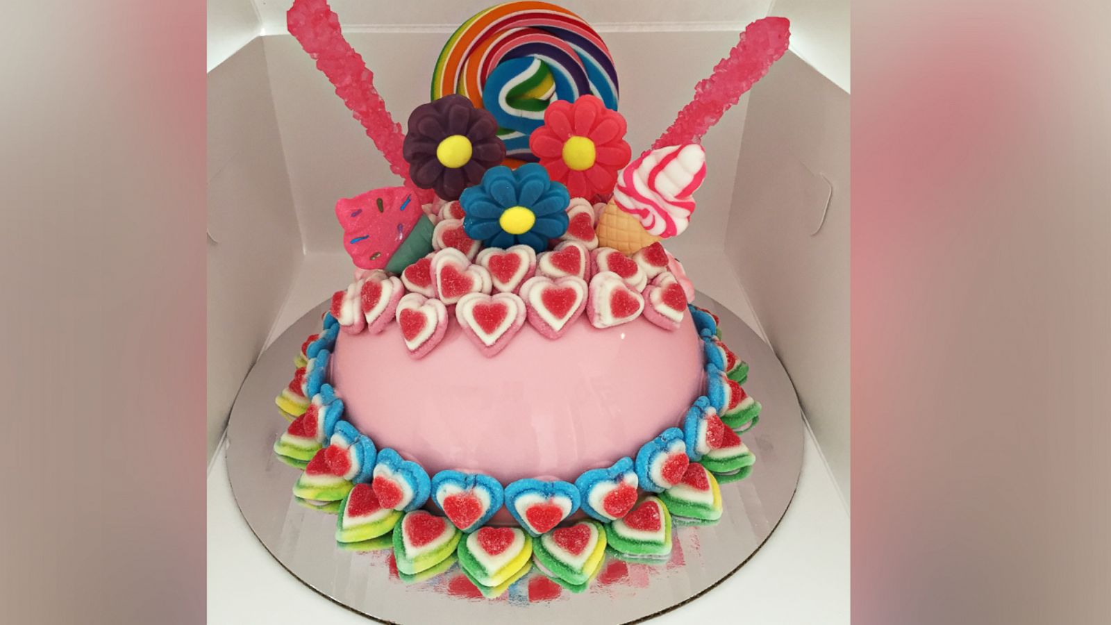 PHOTO: LA SmashCakes is taking over with their unique twist on the piñata.