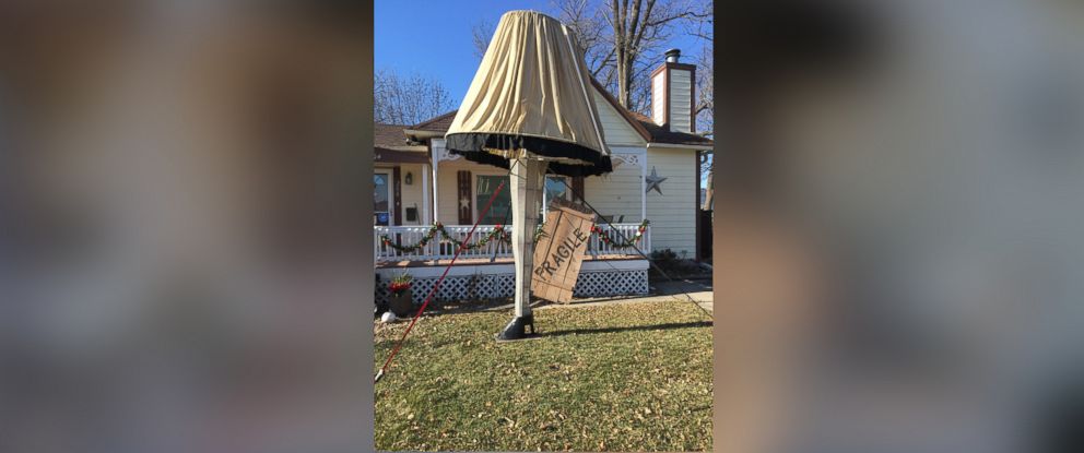PHOTO: Tom Gross of West Des Moines, Iowa, built a 14-foot-tall "A Christmas Story" leg lamp in his front yard.
