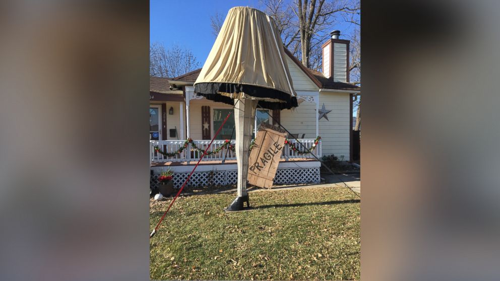 PHOTO: Tom Gross of West Des Moines, Iowa, built a 14-foot-tall "A Christmas Story" leg lamp in his front yard.
