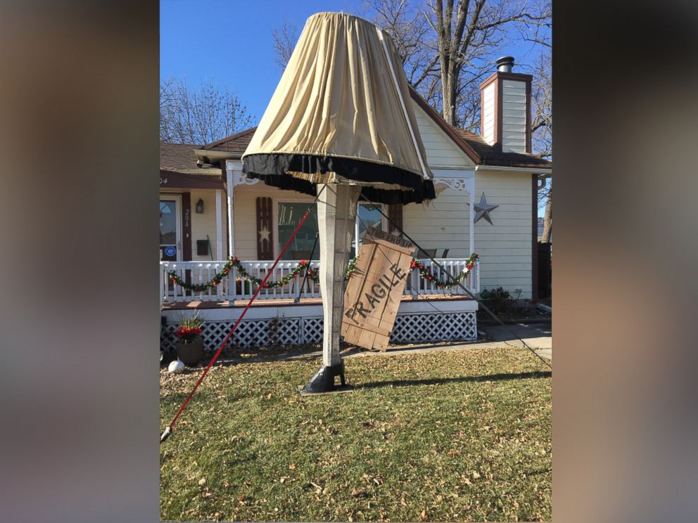 PHOTO: Tom Gross of West Des Moines, Iowa, built a 14-foot-tall A Christmas Story leg lamp in his front yard.