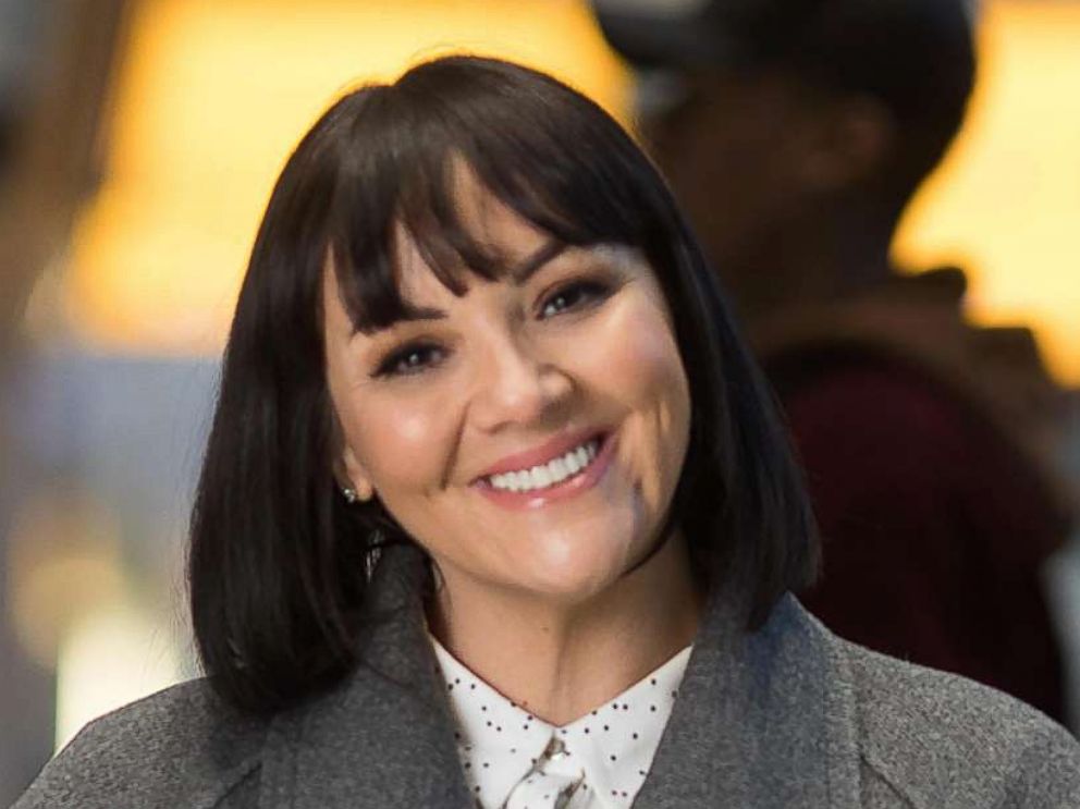 PHOTO: Martine McCutcheon, who plays Natalie, the junior staffer who falls in love with Hugh Grant, surprised travelers at Heathrow Airport with their own "Love Actually" moments.