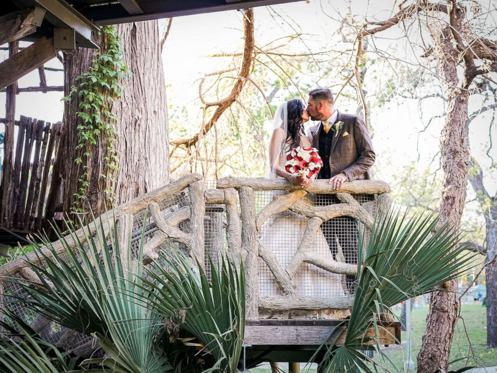 PHOTO: San Antonio, Texas-based couple Manda and Vincent Alexander on their wedding day, March 25, 2017.