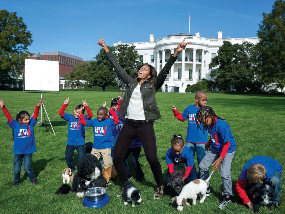 PHOTO: The First Lady participates in an Animal Planet Puppy Bowl filming on the South Lawn of the White House, Oct. 28, 2013. 